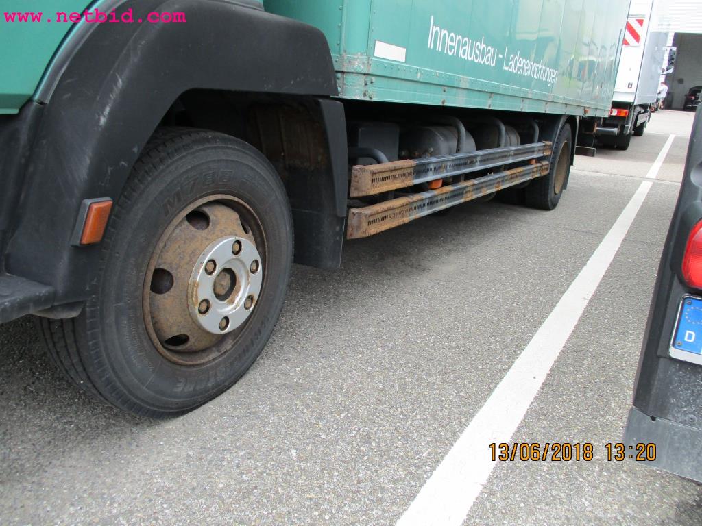 
Equipamento operacional e de escritório <br>de um fabricante de móveis-3