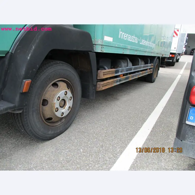 Equipamento operacional e de escritório <br>de um fabricante de móveis-3