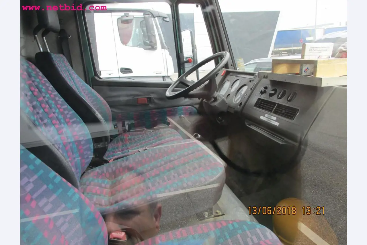 Equipamento operacional e de escritório <br>de um fabricante de móveis-6