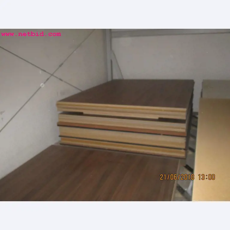 Equipamento operacional e de escritório <br>de um fabricante de móveis-1