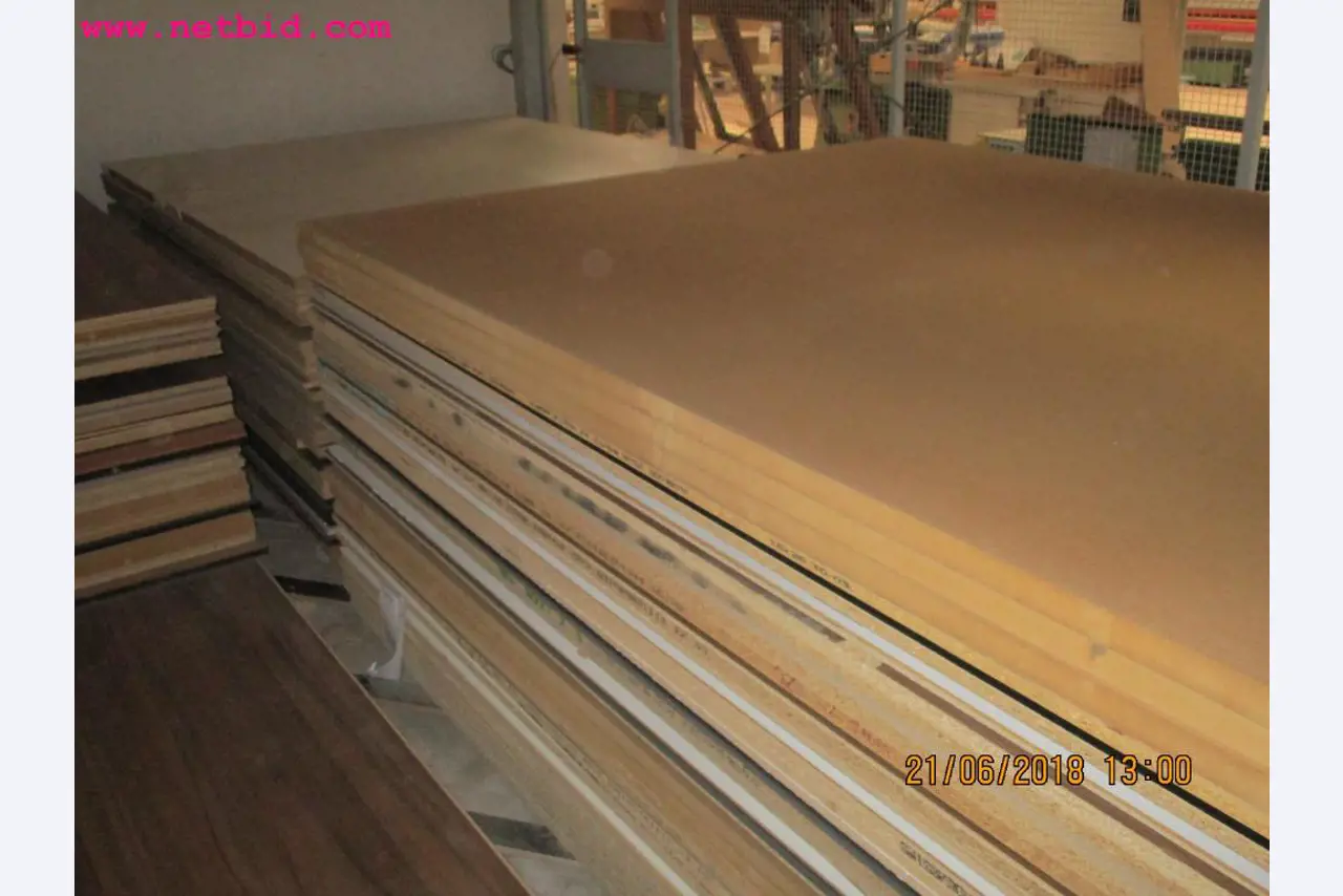 Equipamento operacional e de escritório <br>de um fabricante de móveis-2