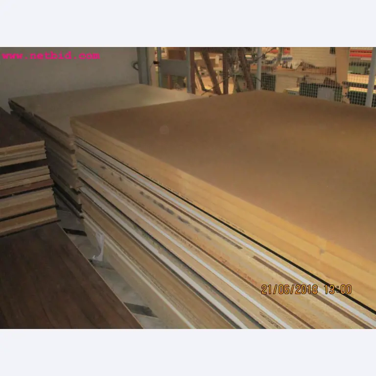 Equipamento operacional e de escritório <br>de um fabricante de móveis-2