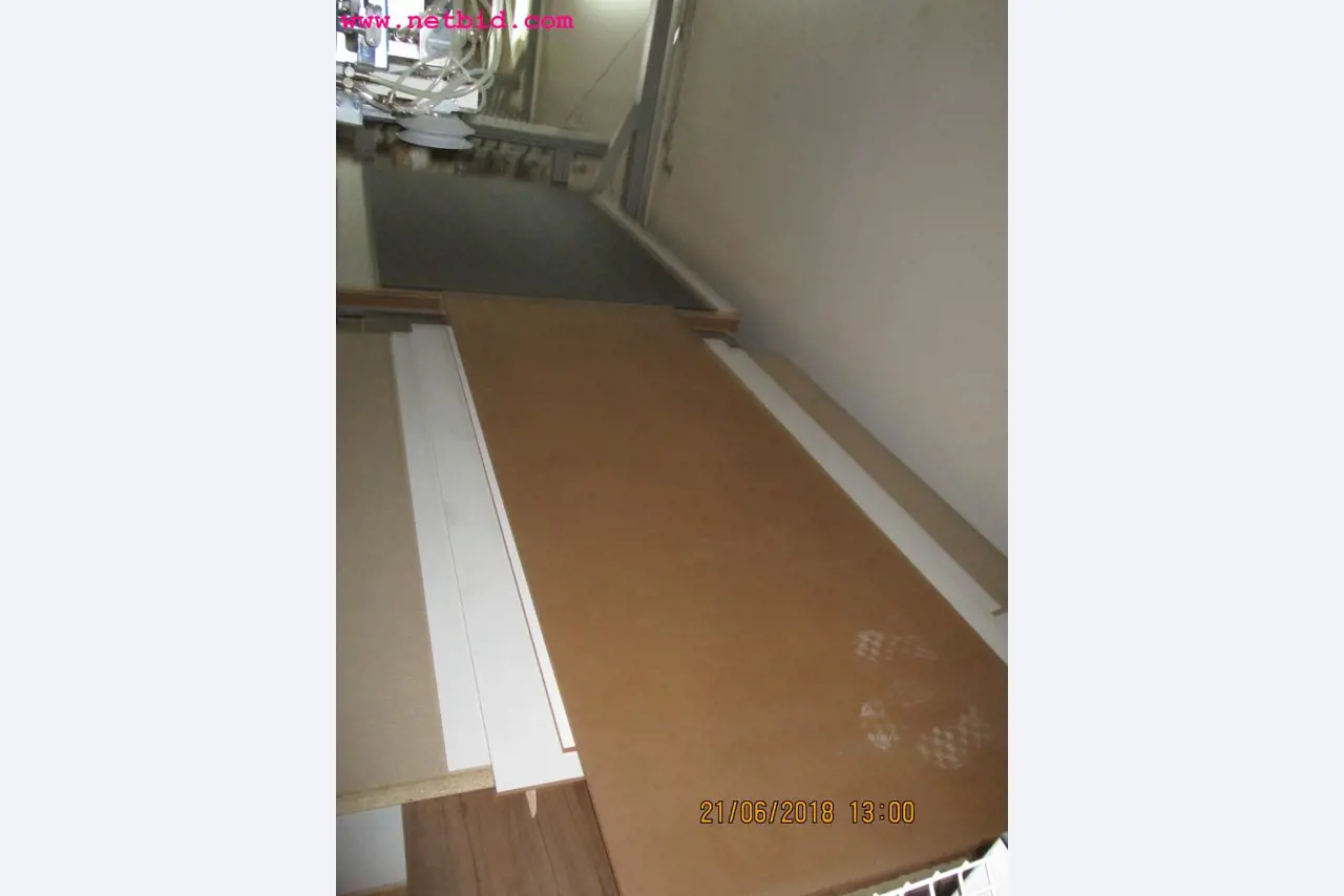 Equipamento operacional e de escritório <br>de um fabricante de móveis-4