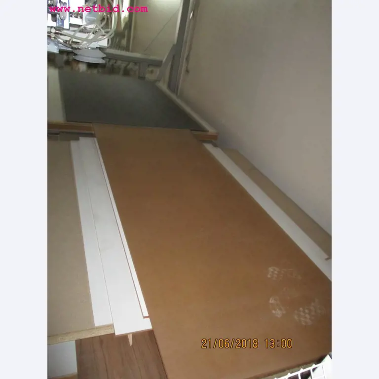 Equipamento operacional e de escritório <br>de um fabricante de móveis-4