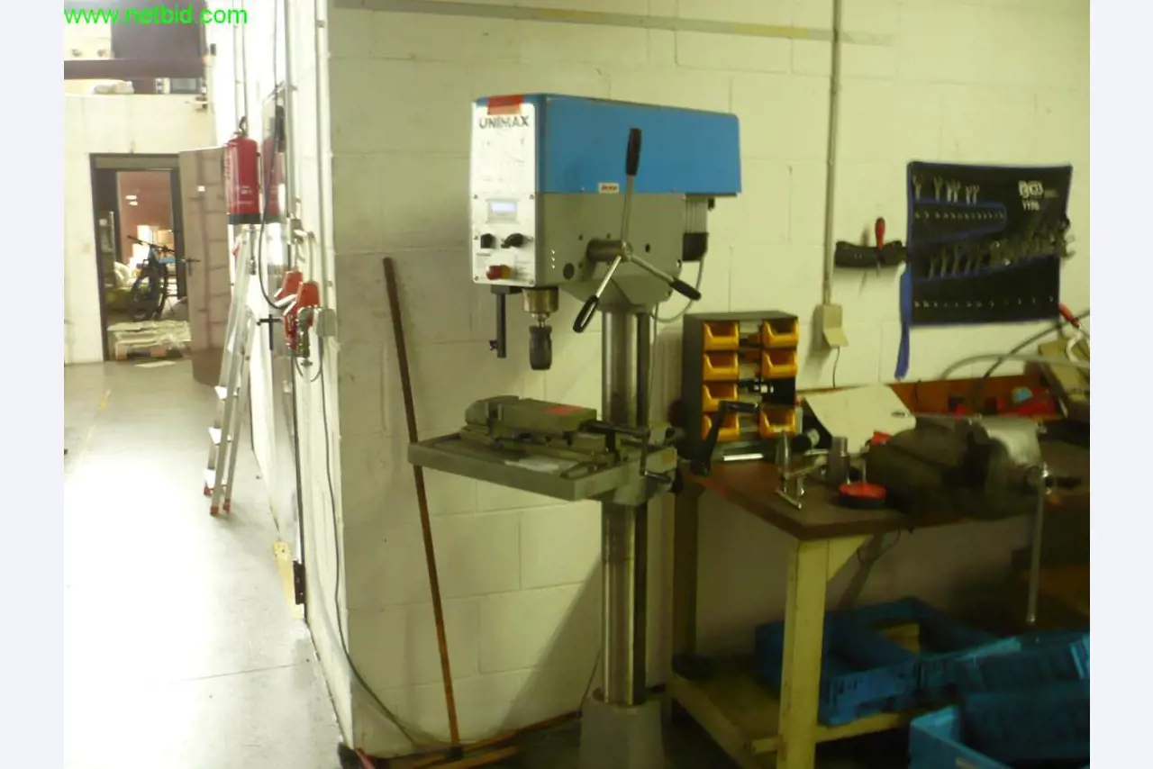3 x 5-axis vertical CNC machining centers with robot handling, FANUC<br>
- extremely reduced in price --1