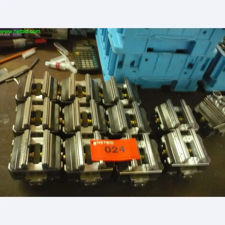 3 centres d'usinage CNC verticaux 5 axes avec manipulation robotisée, FANUC<br>
- prix extrêmement réduit -
-1
