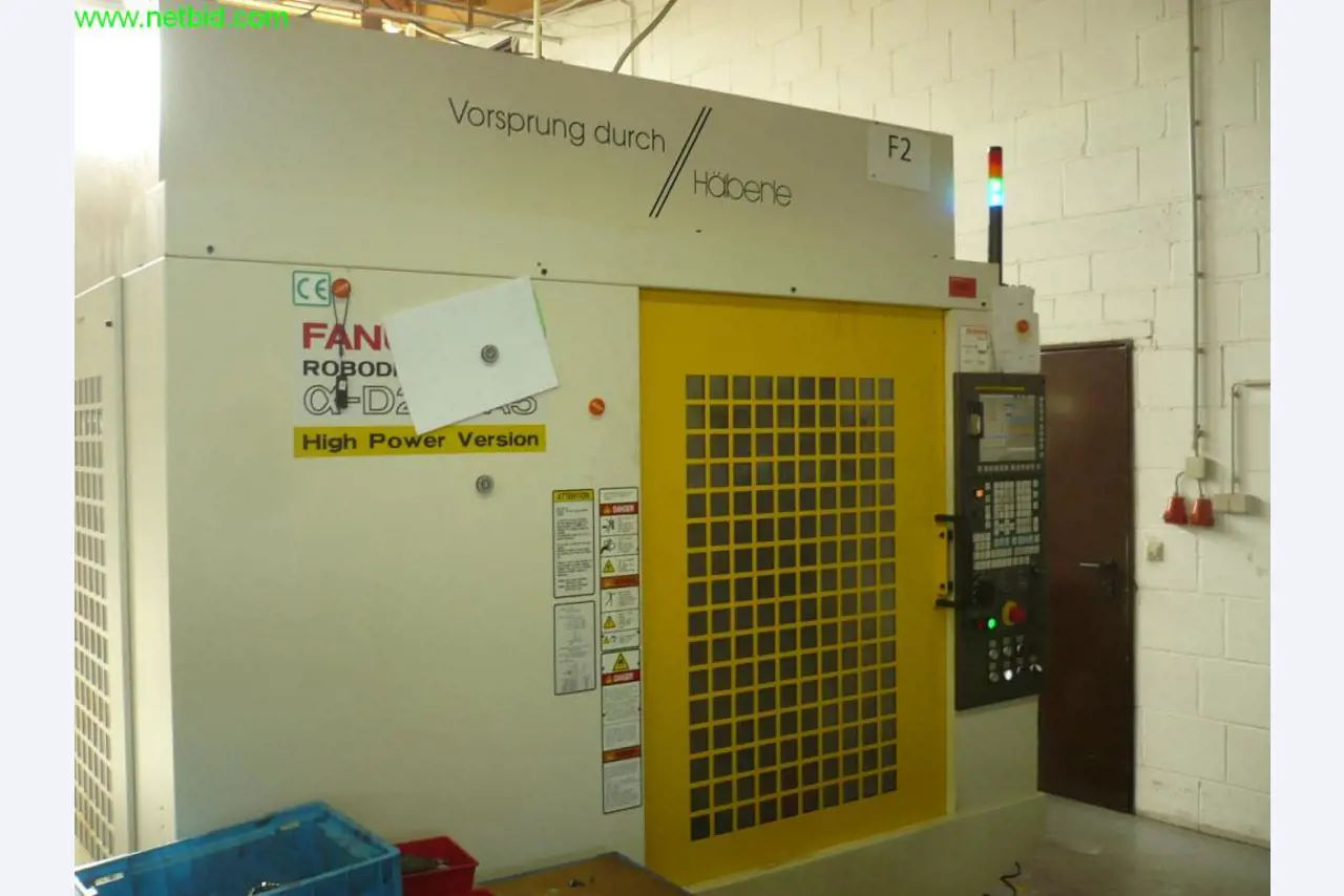 3 x 5-Achs Vertikal CNC-Bearbeitungszentren mit Roboterhandling, FANUC<br>
- extrem preisreduziert -
-1