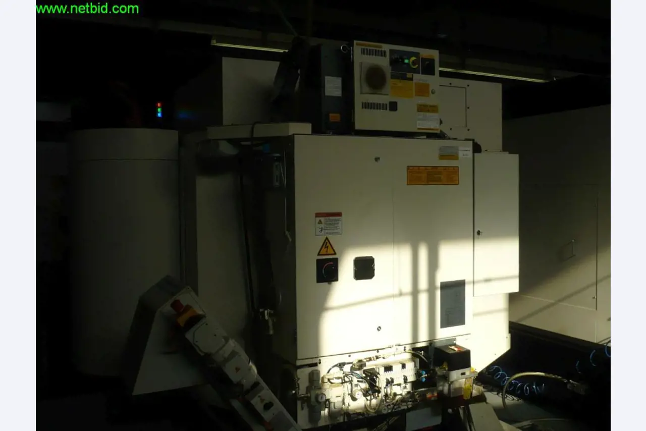 3 x 5-Achs Vertikal CNC-Bearbeitungszentren mit Roboterhandling, FANUC<br>
- extrem preisreduziert -
-3