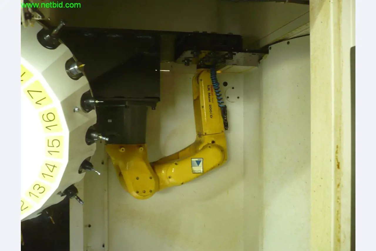 3 x 5-Achs Vertikal CNC-Bearbeitungszentren mit Roboterhandling, FANUC<br>
- extrem preisreduziert -
-5