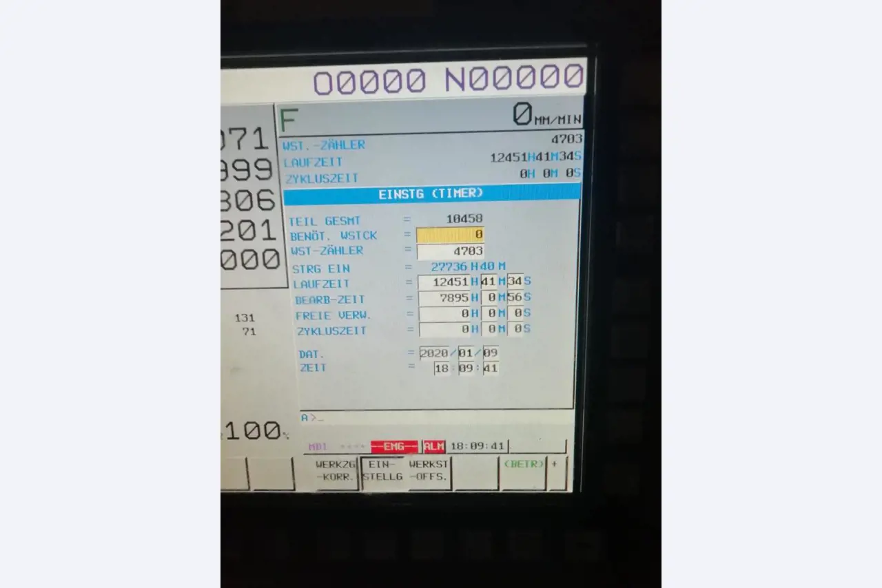 3 x 5-Achs Vertikal CNC-Bearbeitungszentren mit Roboterhandling, FANUC<br>
- extrem preisreduziert -
-6
