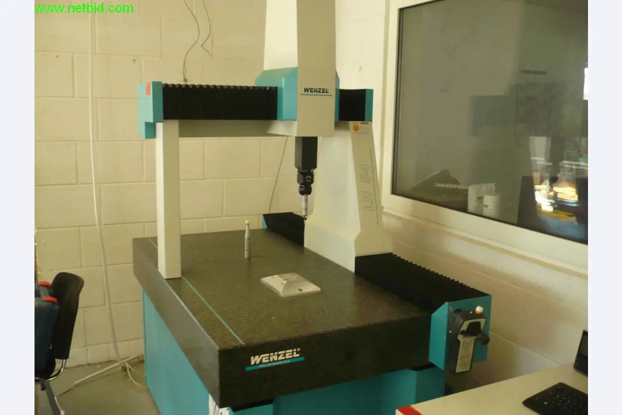 3 centres d'usinage CNC verticaux 5 axes avec manipulation robotisée, FANUC<br>
- prix extrêmement réduit -
-1