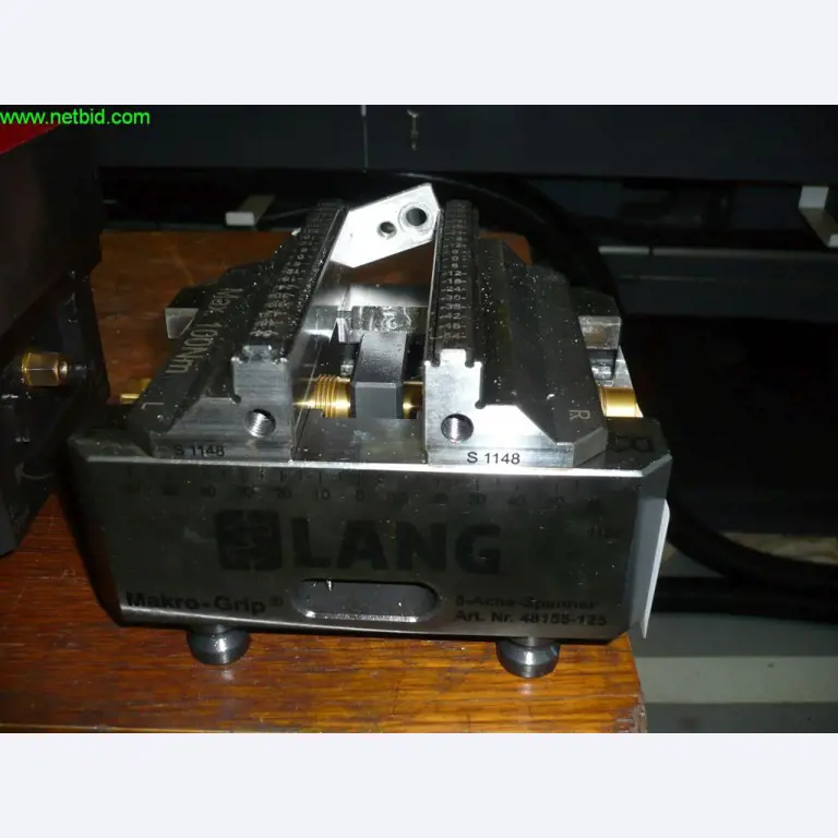 3 centres d'usinage CNC verticaux 5 axes avec manipulation robotisée, FANUC<br>
- prix extrêmement réduit -
-1