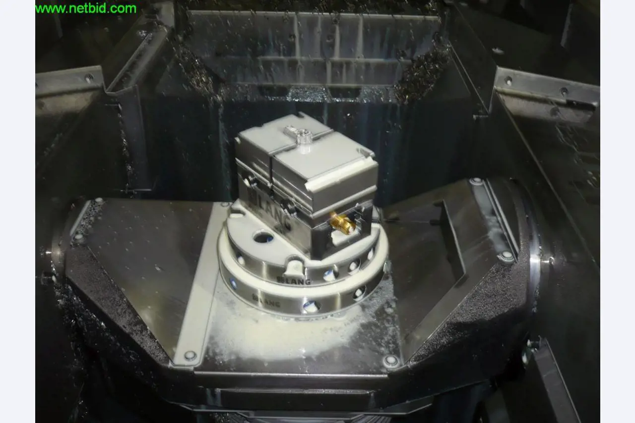 3 centres d'usinage CNC verticaux 5 axes avec manipulation robotisée, FANUC<br>
- prix extrêmement réduit -
-1