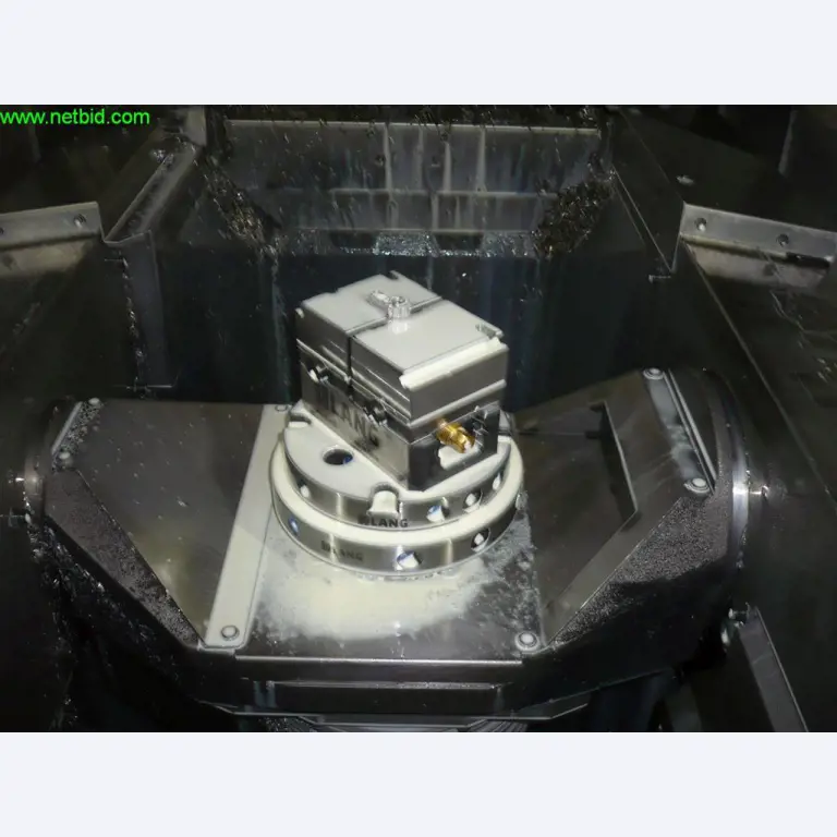 3 centres d'usinage CNC verticaux 5 axes avec manipulation robotisée, FANUC<br>
- prix extrêmement réduit -
-1