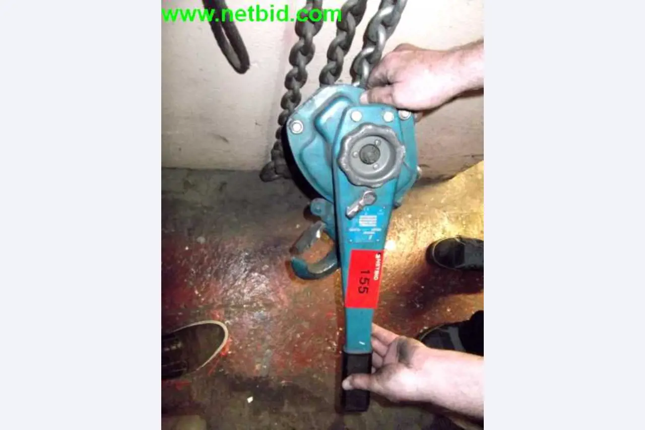 operating and office equipment from a service and repair company for industrial trucks and container handling<br>-1