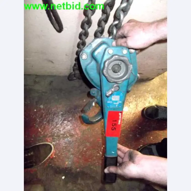 operating and office equipment from a service and repair company for industrial trucks and container handling<br>-1