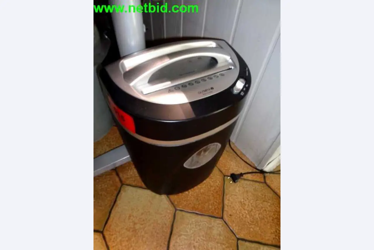 operating and office equipment from a service and repair company for industrial trucks and container handling<br>-1