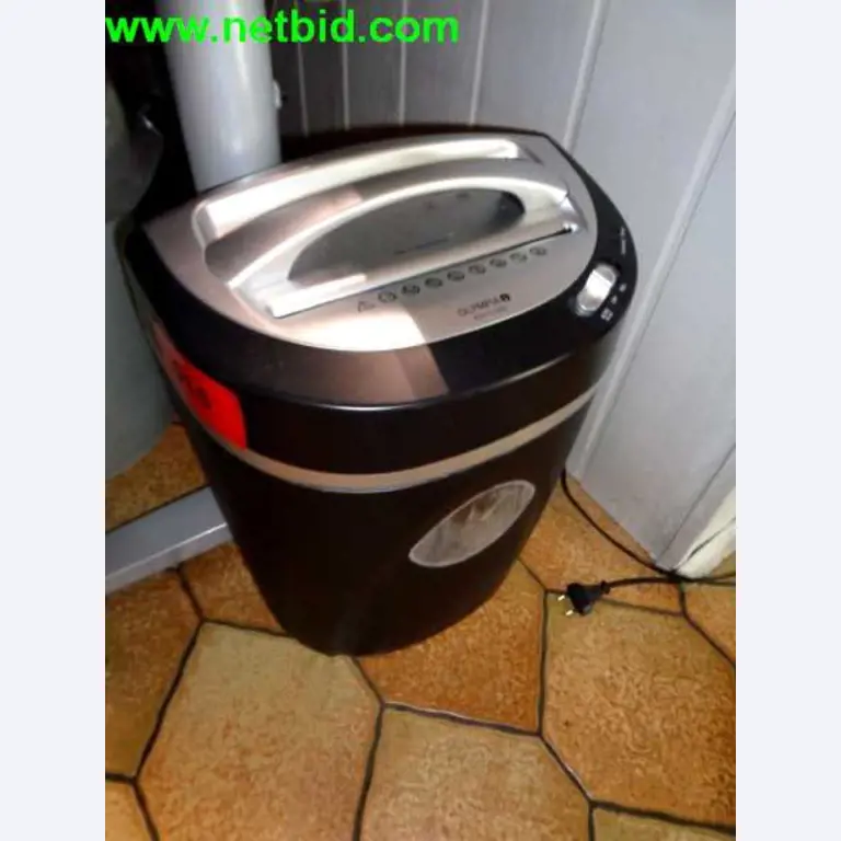 operating and office equipment from a service and repair company for industrial trucks and container handling<br>-1