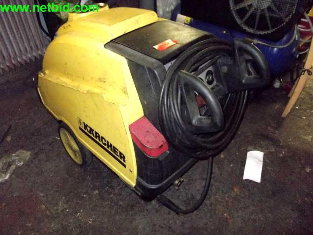 operating and office equipment from a service and repair company for industrial trucks and container handling<br>-1