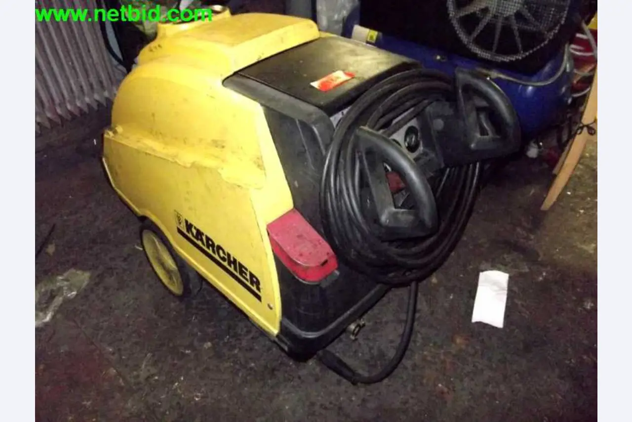 operating and office equipment from a service and repair company for industrial trucks and container handling<br>-1