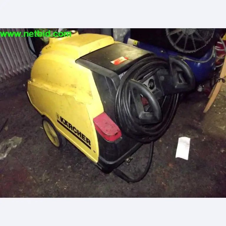 operating and office equipment from a service and repair company for industrial trucks and container handling<br>-1