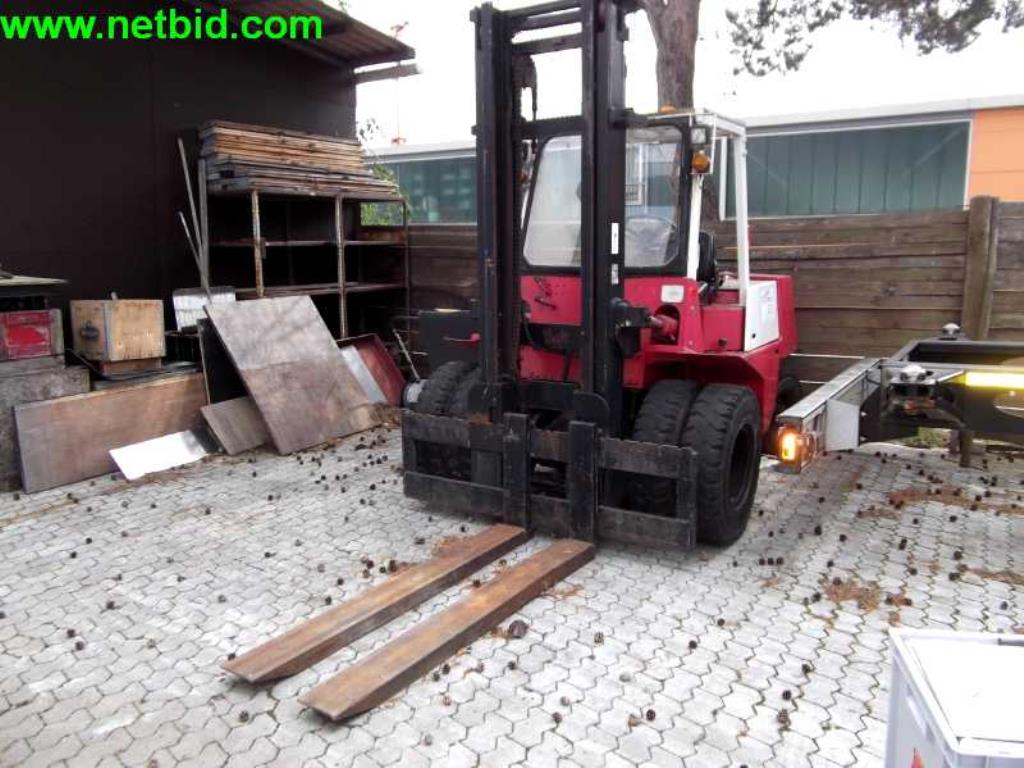 operating and office equipment from a service and repair company for industrial trucks and container handling<br>-1