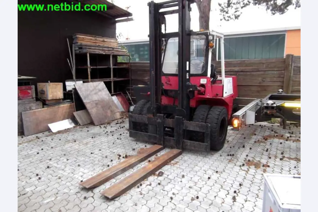 operating and office equipment from a service and repair company for industrial trucks and container handling<br>-1