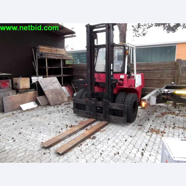 operating and office equipment from a service and repair company for industrial trucks and container handling<br>-1
