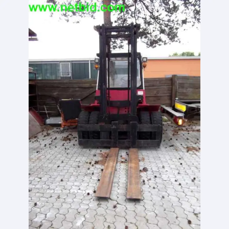 operating and office equipment from a service and repair company for industrial trucks and container handling<br>-2