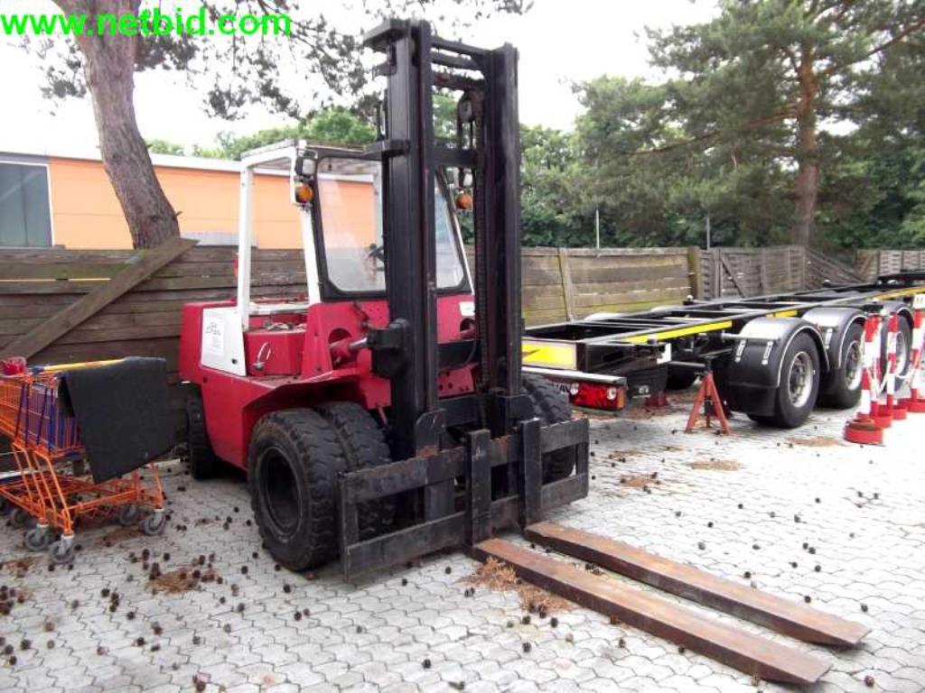 operating and office equipment from a service and repair company for industrial trucks and container handling<br>-3