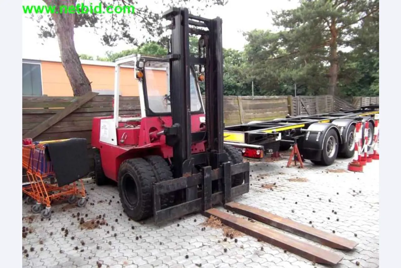 operating and office equipment from a service and repair company for industrial trucks and container handling<br>-3