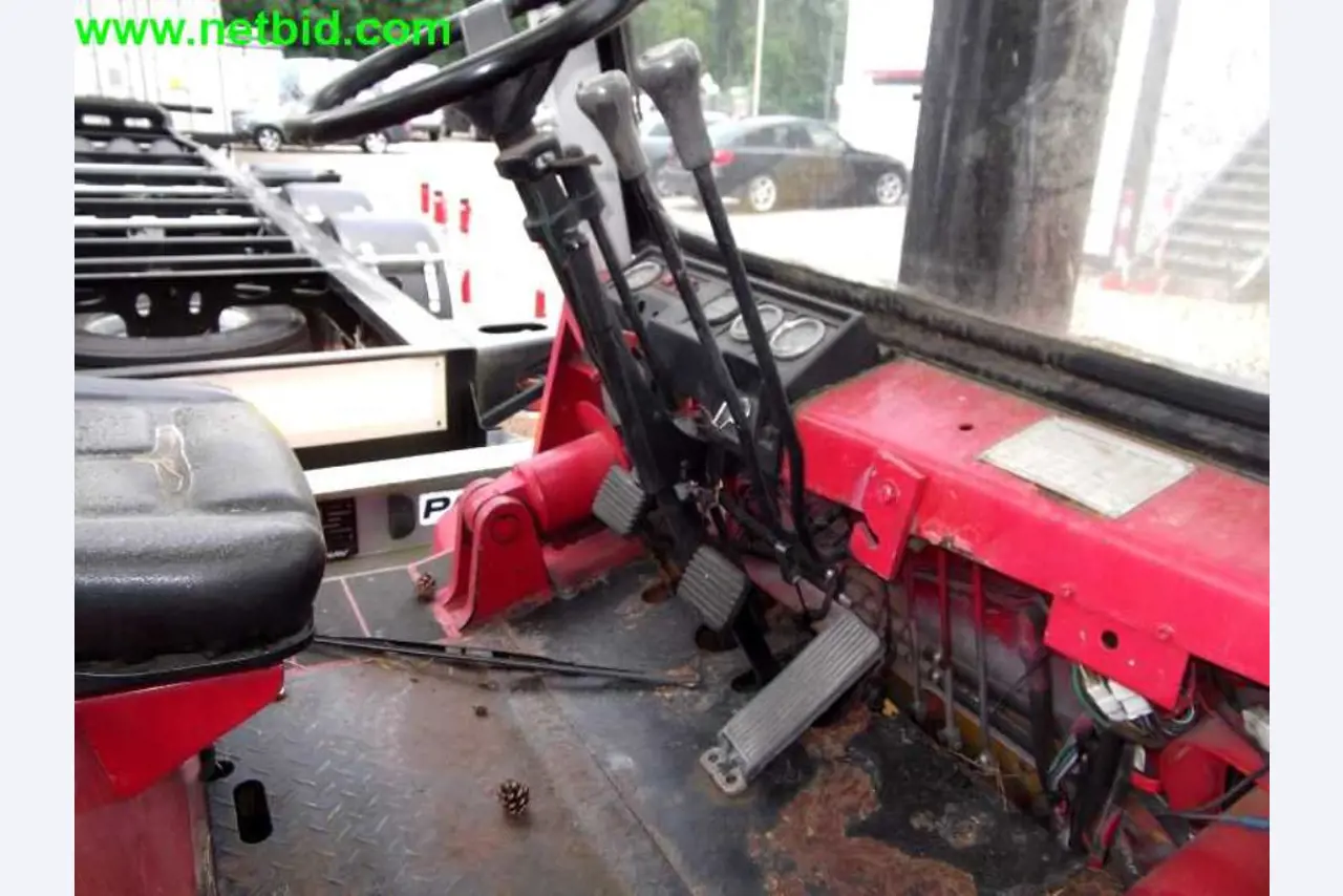 operating and office equipment from a service and repair company for industrial trucks and container handling<br>-4