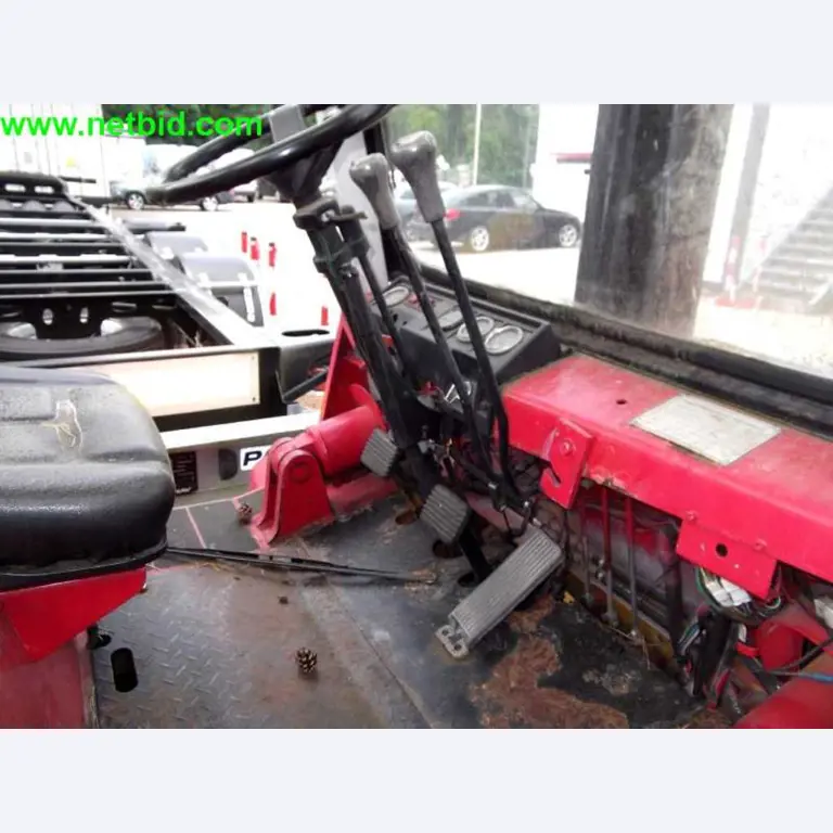 operating and office equipment from a service and repair company for industrial trucks and container handling<br>-4