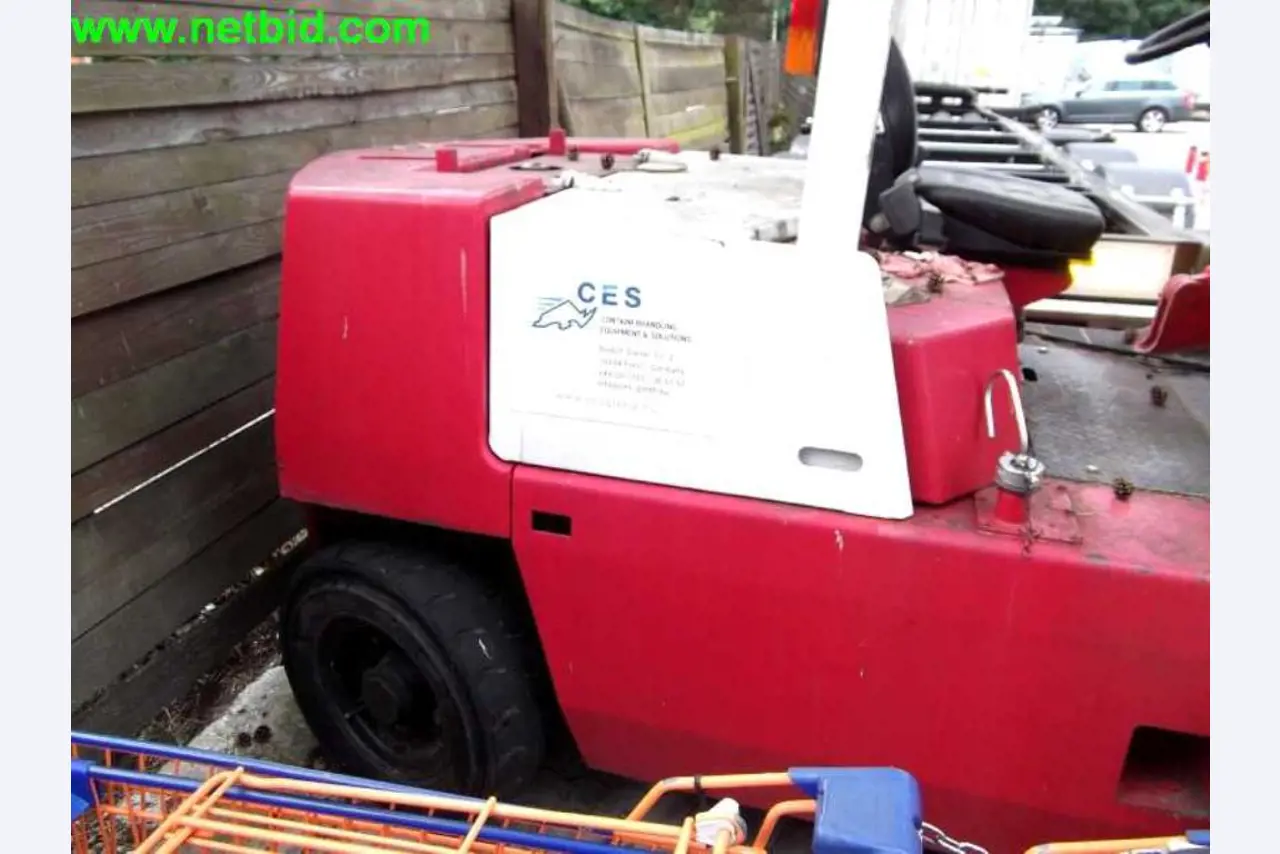 operating and office equipment from a service and repair company for industrial trucks and container handling<br>-6