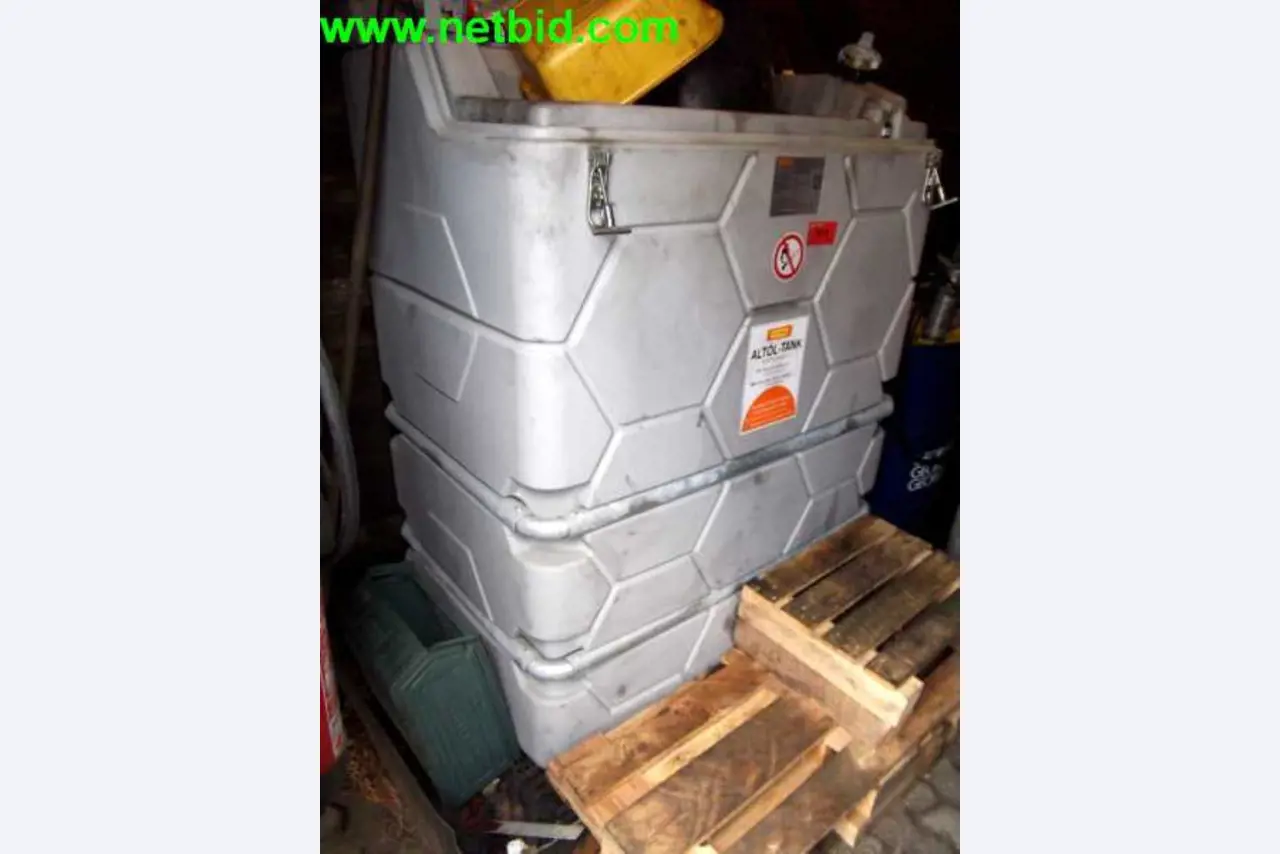 operating and office equipment from a service and repair company for industrial trucks and container handling<br>-1