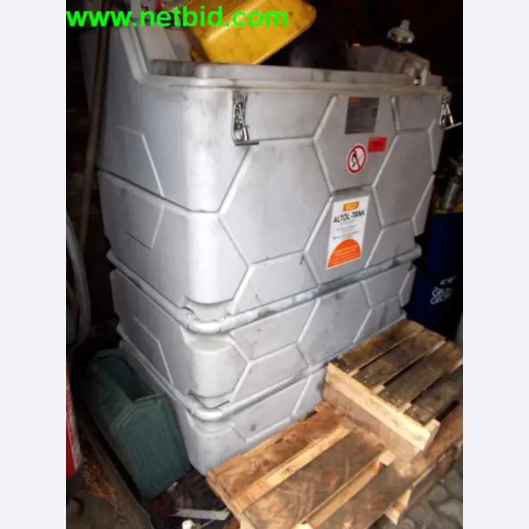 operating and office equipment from a service and repair company for industrial trucks and container handling<br>-1