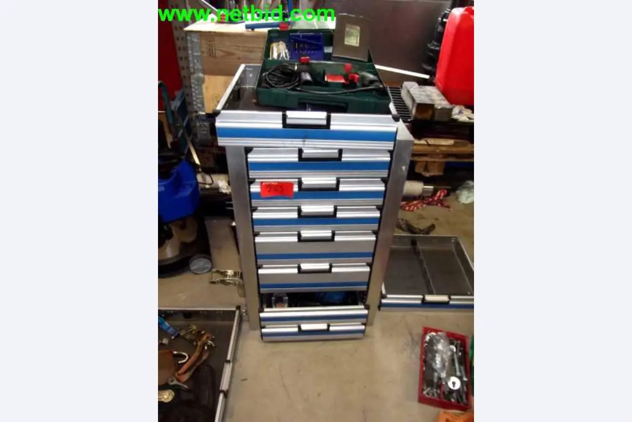 operating and office equipment from a service and repair company for industrial trucks and container handling<br>-3