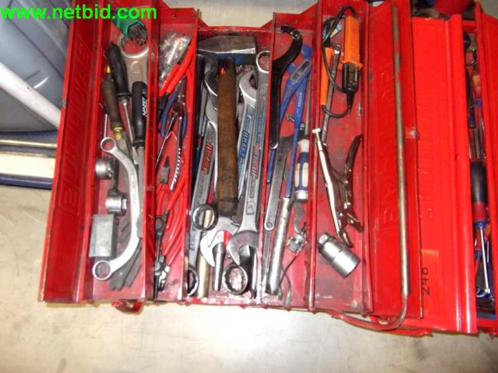 operating and office equipment from a service and repair company for industrial trucks and container handling<br>-2