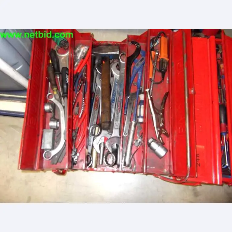 operating and office equipment from a service and repair company for industrial trucks and container handling<br>-2