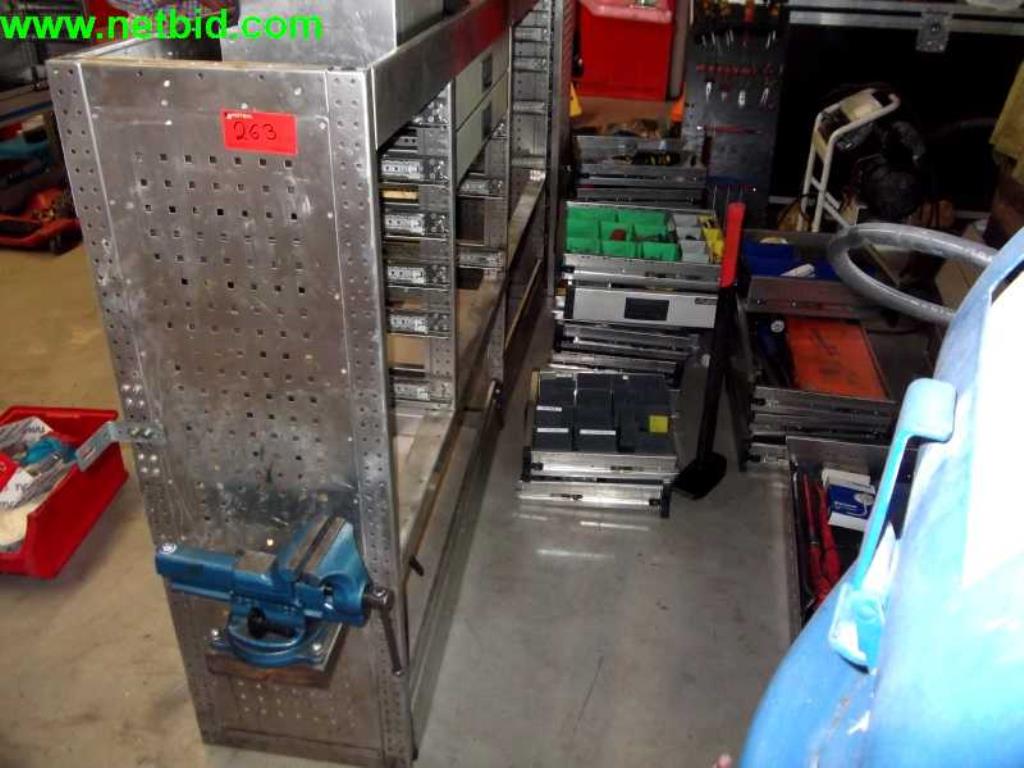 Equipamento operacional e comercial bem conservado da empresa de serviços e reparação de camiões industriais e de movimentação de contentores<br>-1