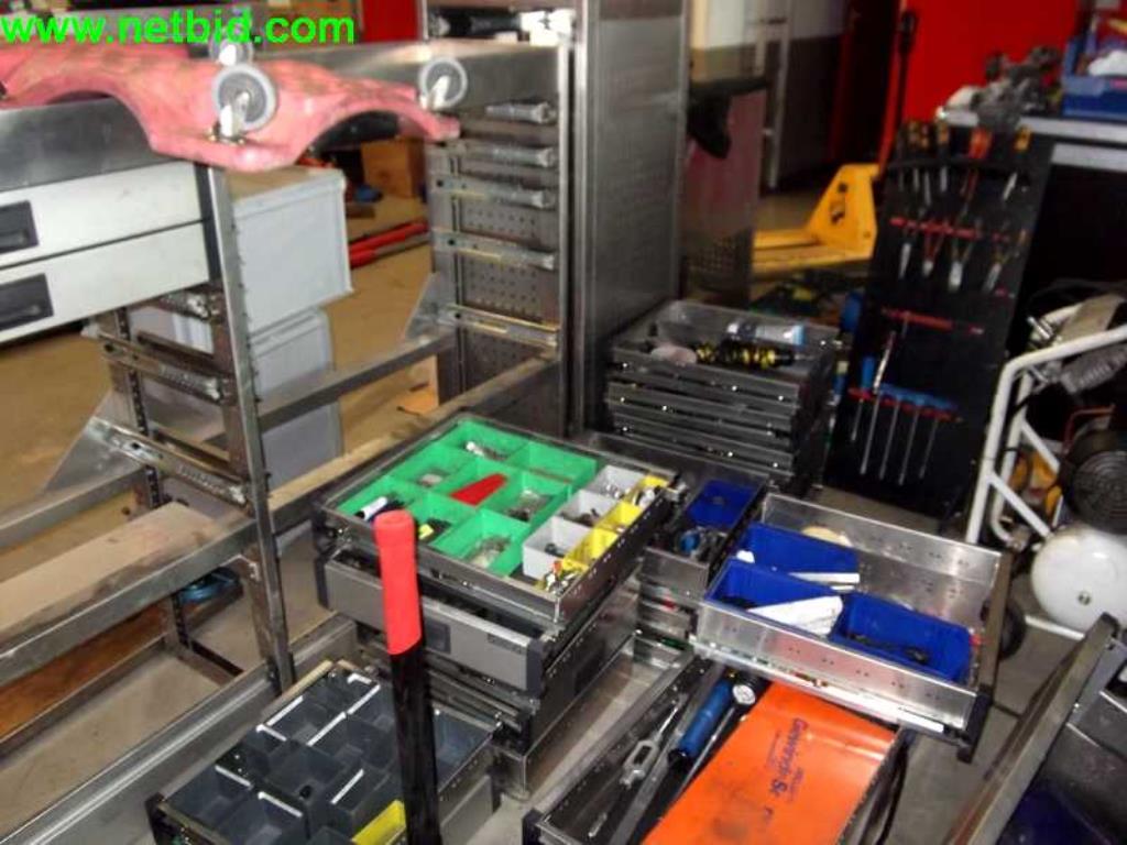 Equipamento operacional e comercial bem conservado da empresa de serviços e reparação de camiões industriais e de movimentação de contentores<br>-2