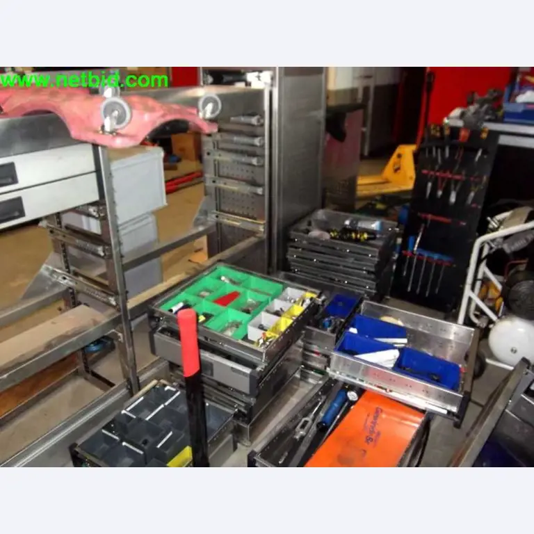 Equipamento operacional e comercial bem conservado da empresa de serviços e reparação de camiões industriais e de movimentação de contentores<br>-2