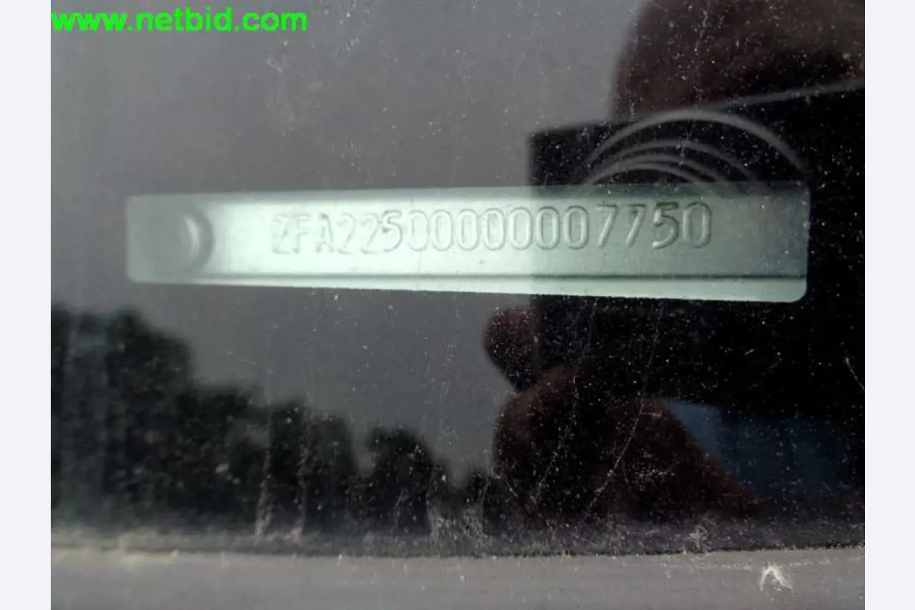 Equipamento operacional e comercial bem conservado da empresa de serviços e reparação de camiões industriais e de movimentação de contentores<br>-10