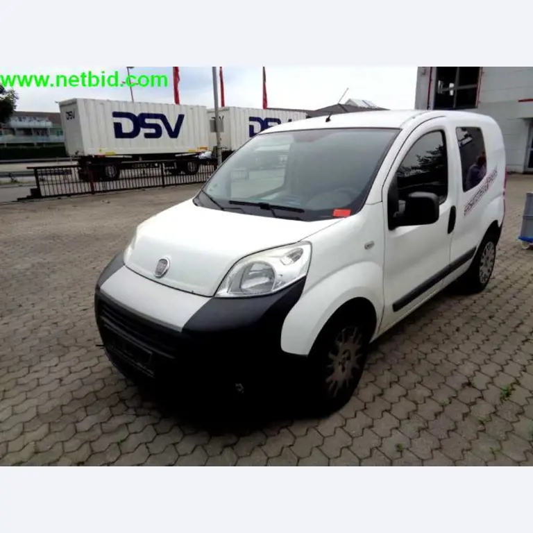 Equipamento operacional e comercial bem conservado da empresa de serviços e reparação de camiões industriais e de movimentação de contentores<br>-1