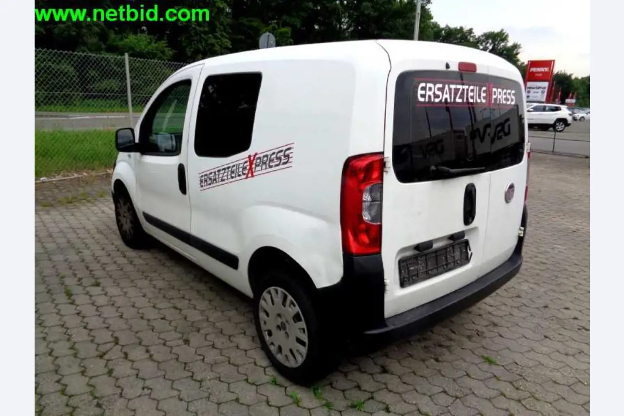 Equipamento operacional e comercial bem conservado da empresa de serviços e reparação de camiões industriais e de movimentação de contentores<br>-2