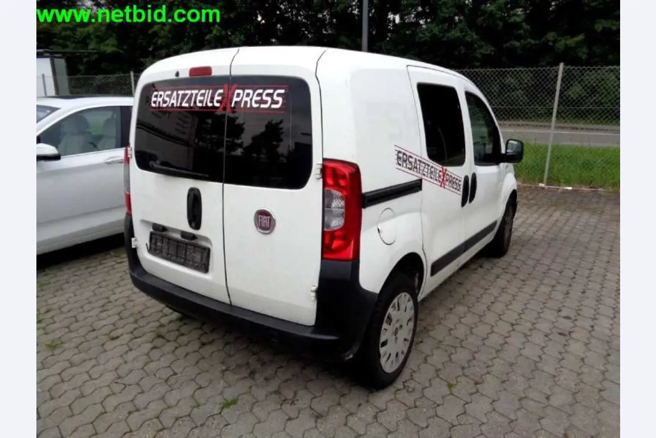 Equipamento operacional e comercial bem conservado da empresa de serviços e reparação de camiões industriais e de movimentação de contentores<br>-3