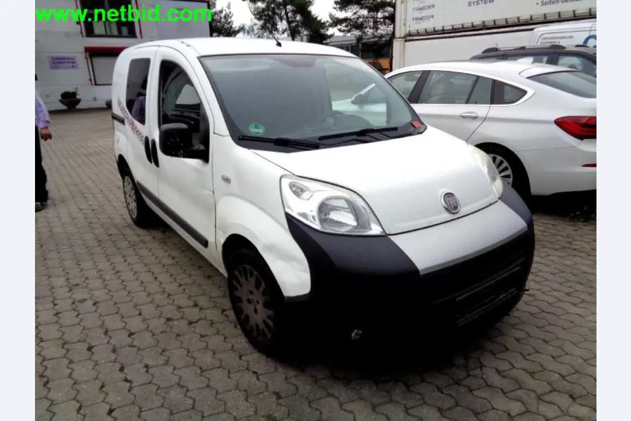 Equipamento operacional e comercial bem conservado da empresa de serviços e reparação de camiões industriais e de movimentação de contentores<br>-4