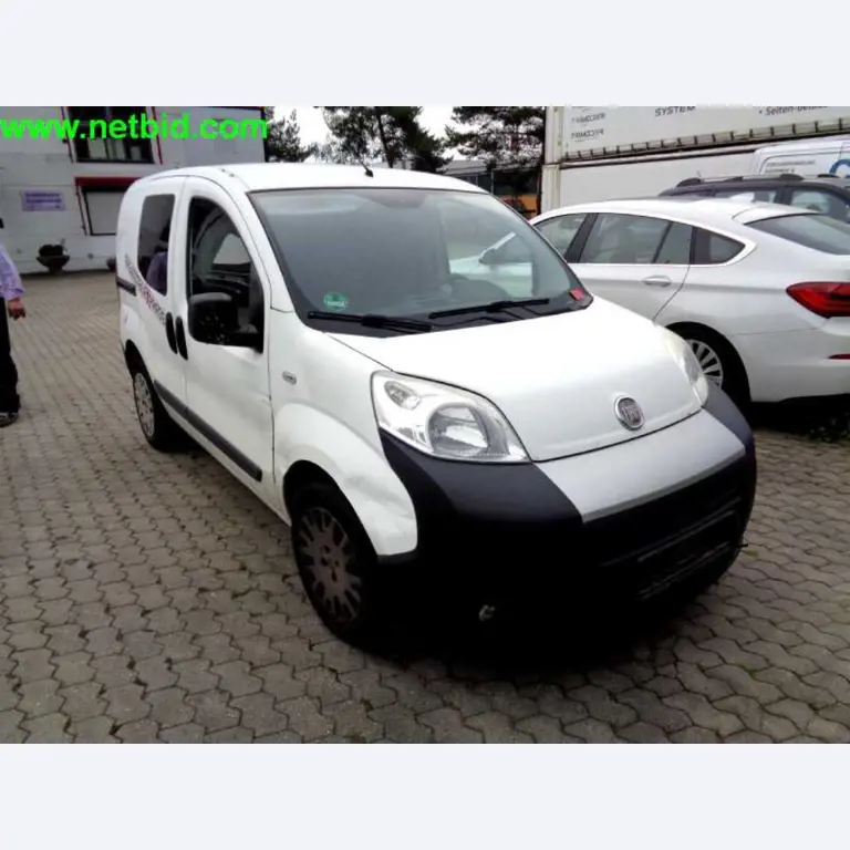 Equipamento operacional e comercial bem conservado da empresa de serviços e reparação de camiões industriais e de movimentação de contentores<br>-4