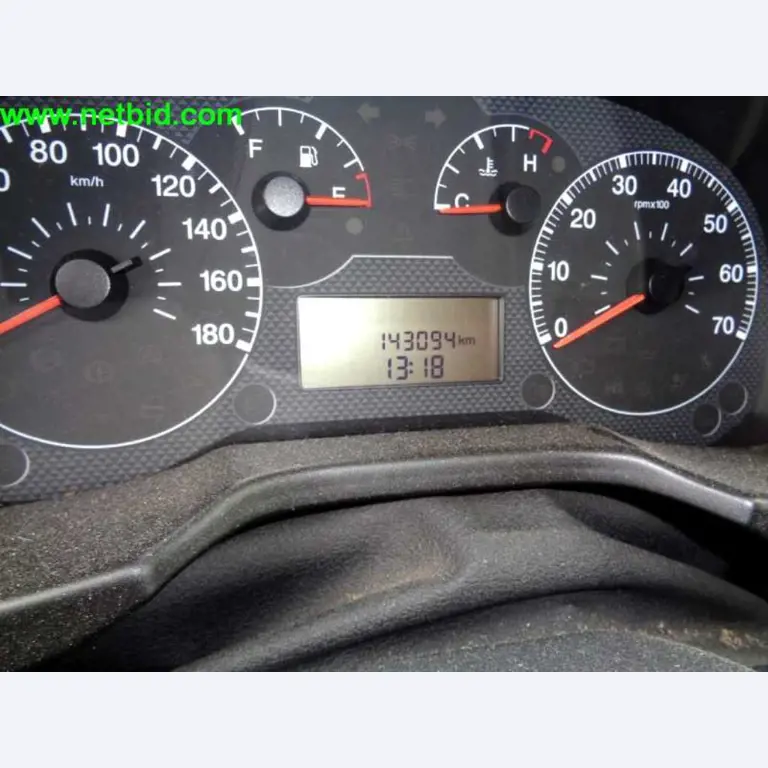 Equipamento operacional e comercial bem conservado da empresa de serviços e reparação de camiões industriais e de movimentação de contentores<br>-6