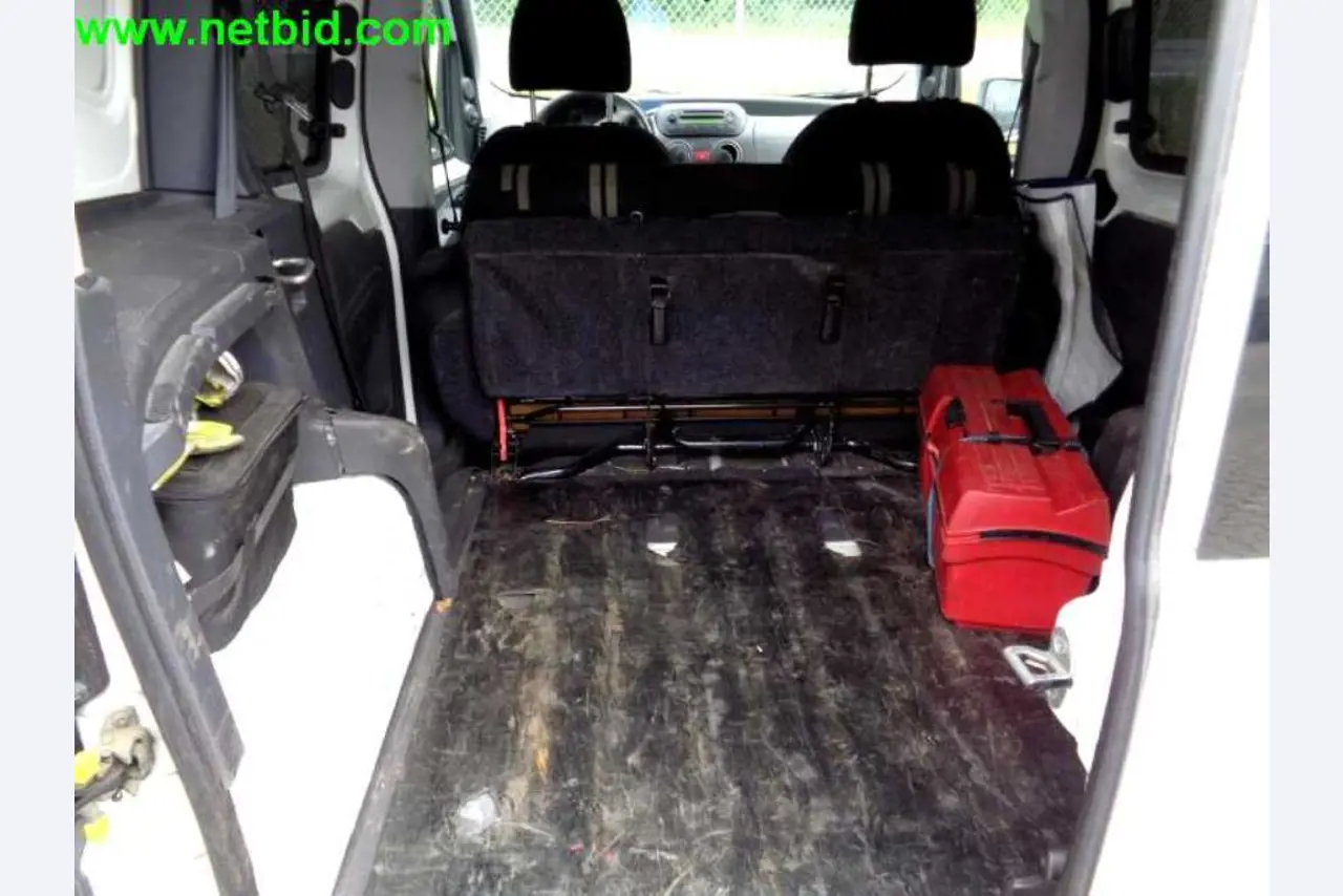 Equipamento operacional e comercial bem conservado da empresa de serviços e reparação de camiões industriais e de movimentação de contentores<br>-7